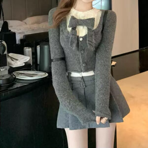 秋冬戀上巴黎 手工釘珠蝴蝶結羊駝毛上衣+撞色短裙 套裝